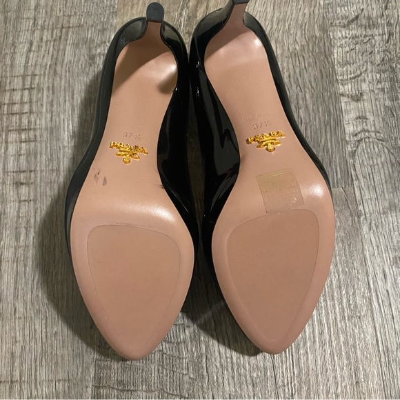 Prada Black Patent Leather Rounded Toe Pumps Size 37 1/2 - Picture 15 of 16